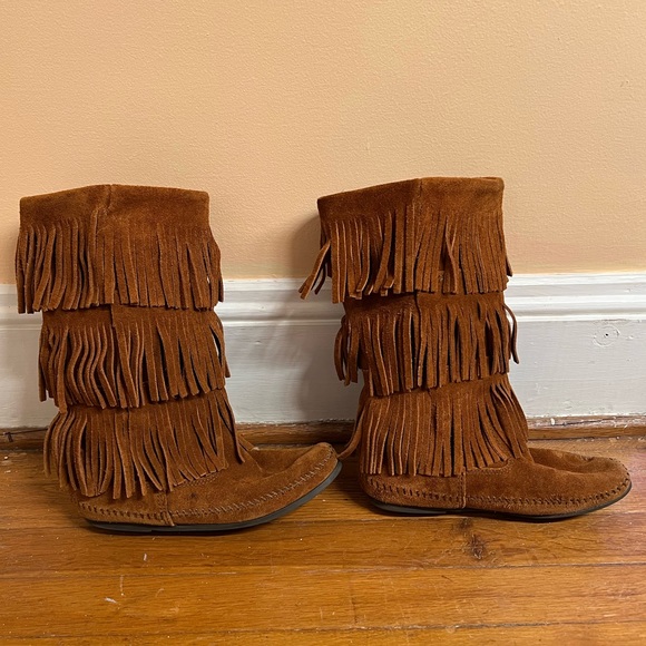 Minnetonka 3 Layer Fringe Boot Size 8 Brown Suede - Picture 6 of 9